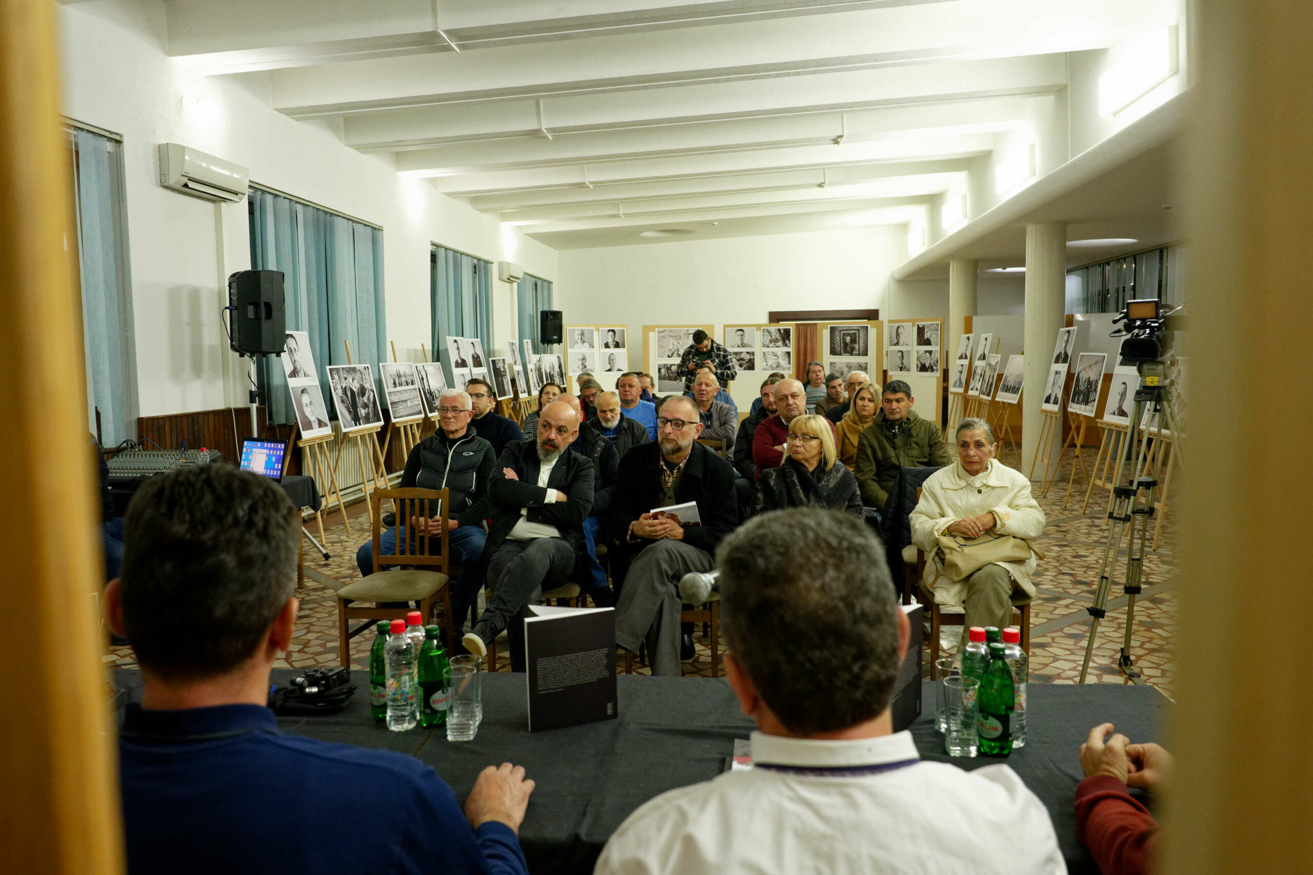 U Goraždu održana promocija knjige “Dolazimo u miru” i otvorena izložba fotografija