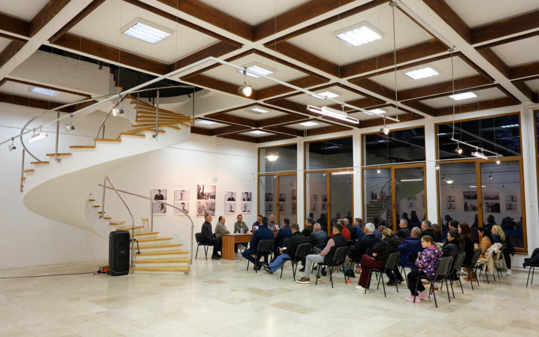 We Come in Peace: Book and Photography Exhibition Presented in Mrkonjić Grad