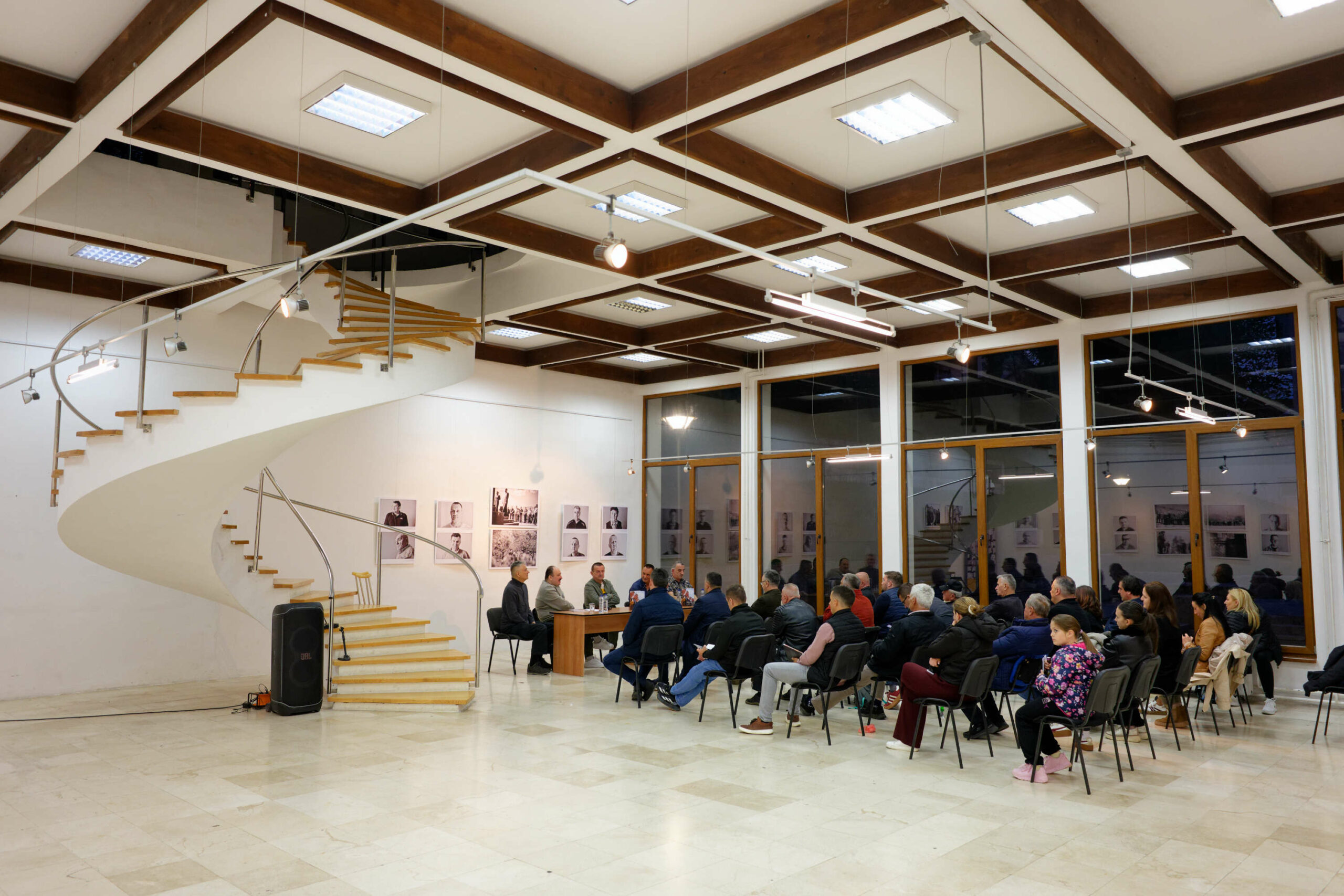 U Mrkonjić Gradu predstavljena knjiga „Dolazimo u miru“ i izložba fotografija